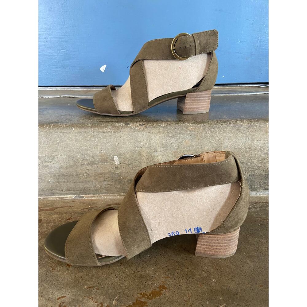 Naturalizer Adele olive faux suede low block heel cross strap sandal - Picture 3 of 7